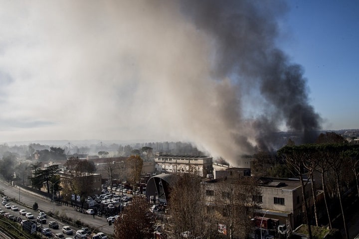 Incendio TMB Salario: a rischio la salute e l’ambiente. Il Comune e la Regione intervengano subito