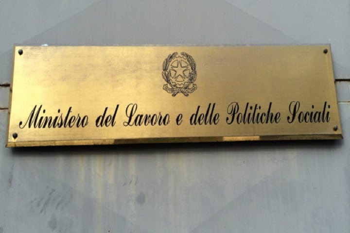 Il Ministero del Lavoro renda obbligatoria la trattenuta sindacale nel rispetto della volontà del lavoratore.