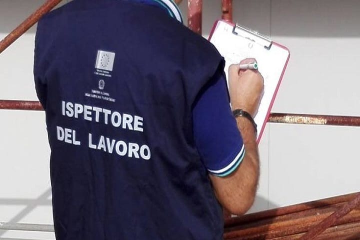 Il Ministero dell’Interno scopre che esistono gli ispettori del lavoro e li manda, senza difese, in prima linea contro il Covid-19