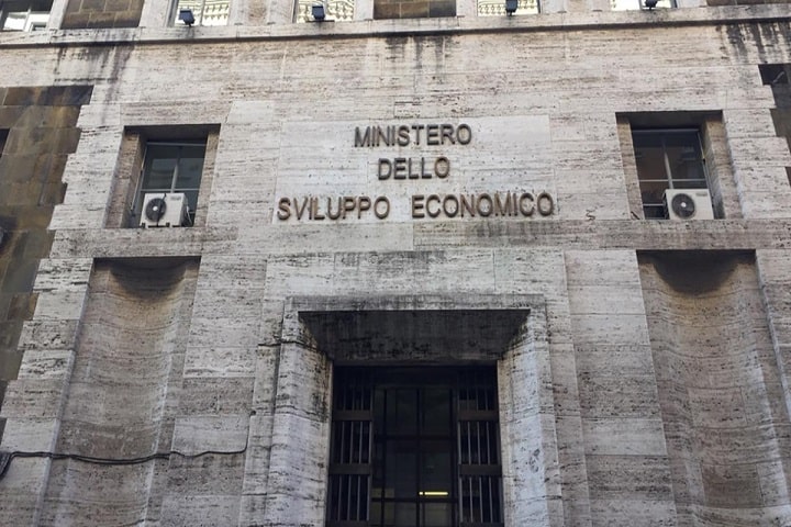 Al MISE i pentastellati dovevano smontare il Palazzo invece se ne stanno facendo uno tutto su misura